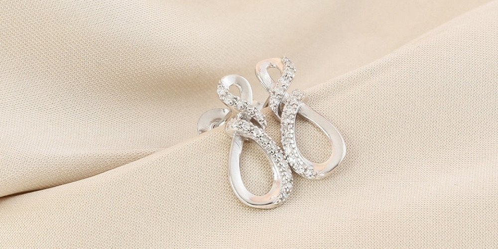 Silver jewellery - the precious metal worth rediscovering