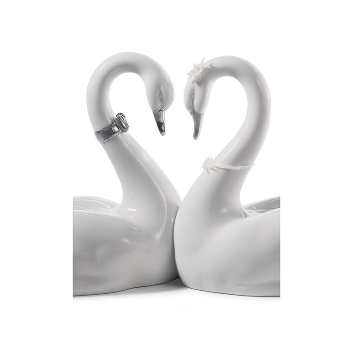 Lladro 01008271 Elegant Swan - P4370 | F.Hinds Jewellers