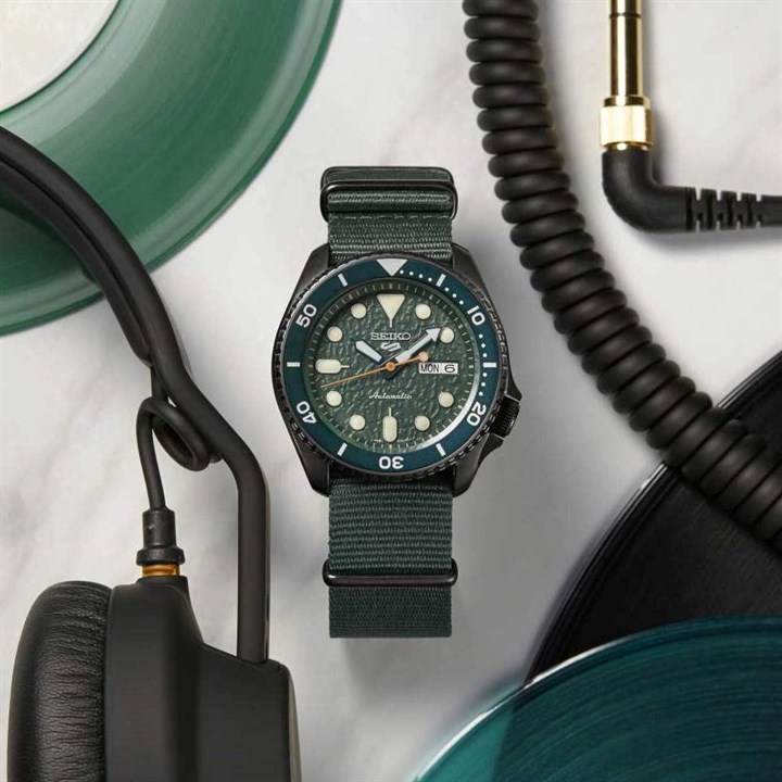 Seiko 5 Sports SRPD77K1 Automatic Green Nylon Strap Watch W24217 F