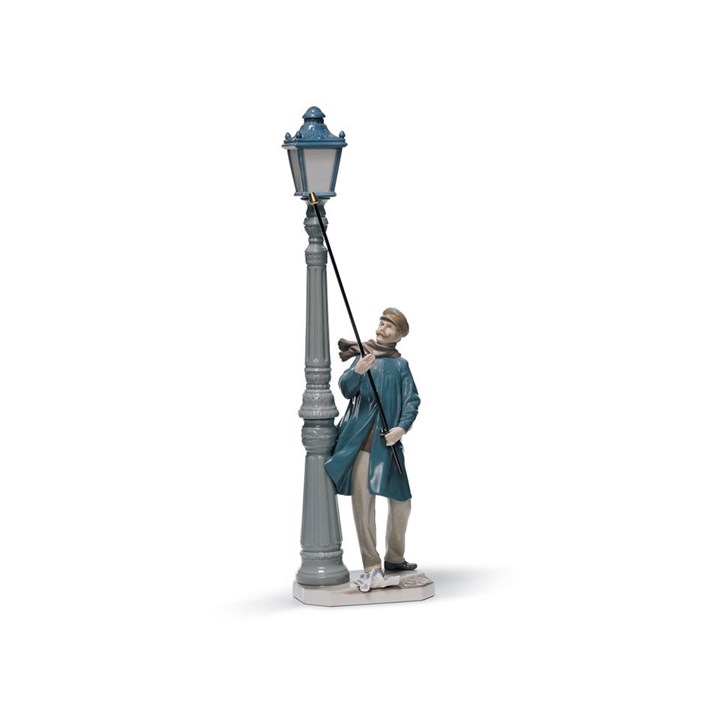 Lladro 01005205 Lamplighter - P4339