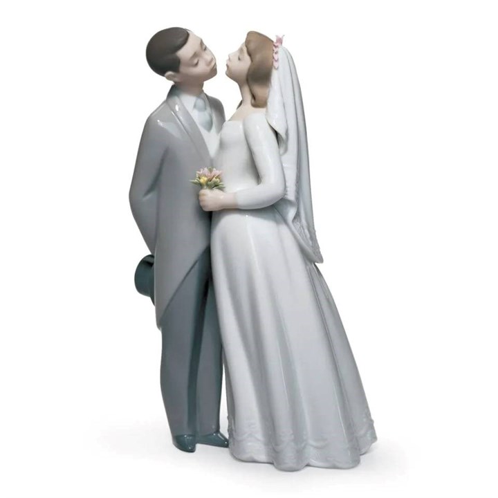 Lladro 01006620 A Kiss To Remember - P44150