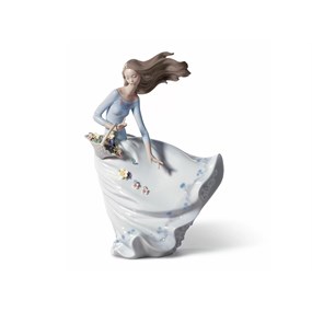 Lladro 01006767 Petals Of The Wind - P44105